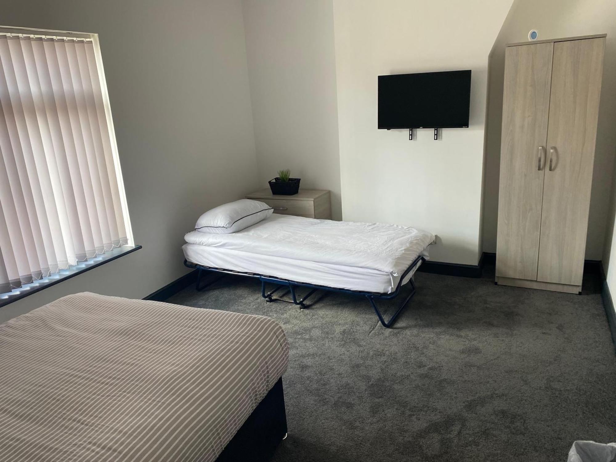 Houghton Guest House 1 Stoke-on-Trent Bagian luar foto